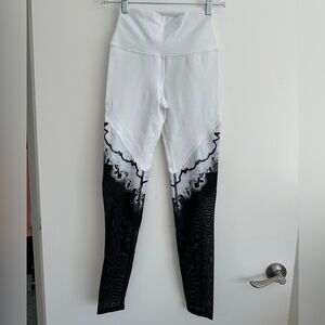 ALO Yoga Vapor High-waisted White Black Mesh Legging Size XS NWT